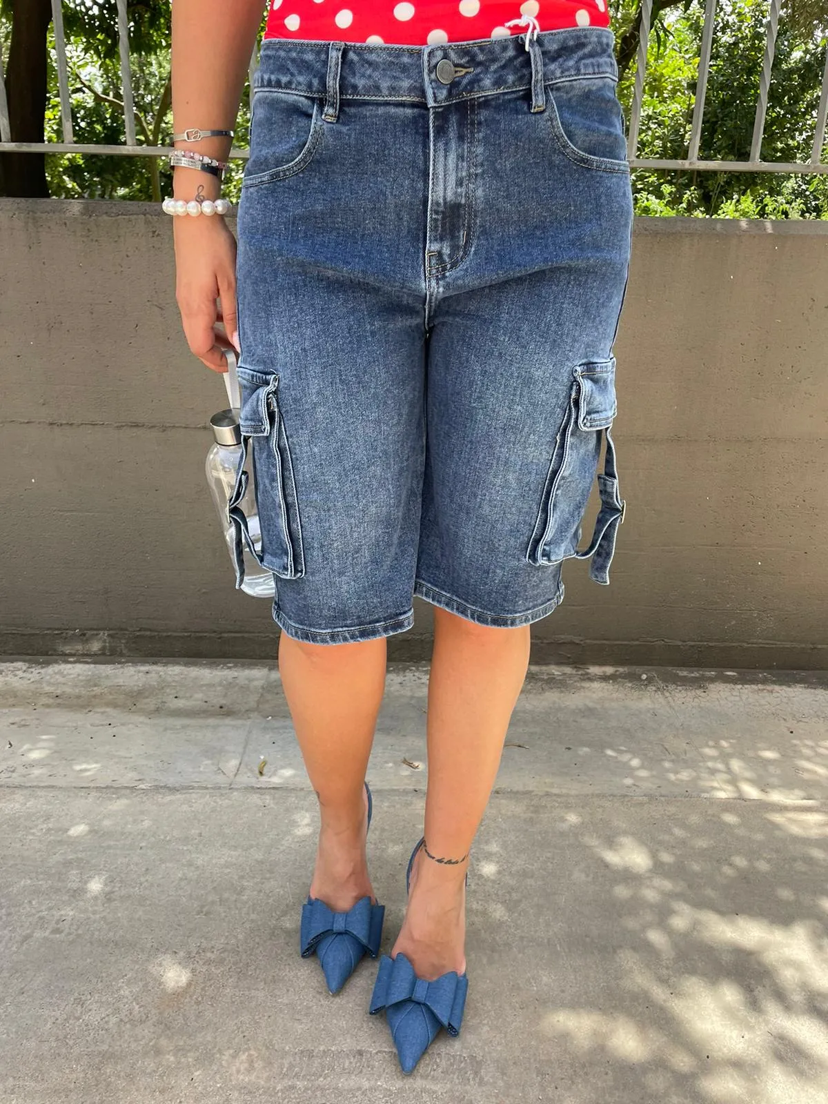 Bermuda di jeans modello cargo