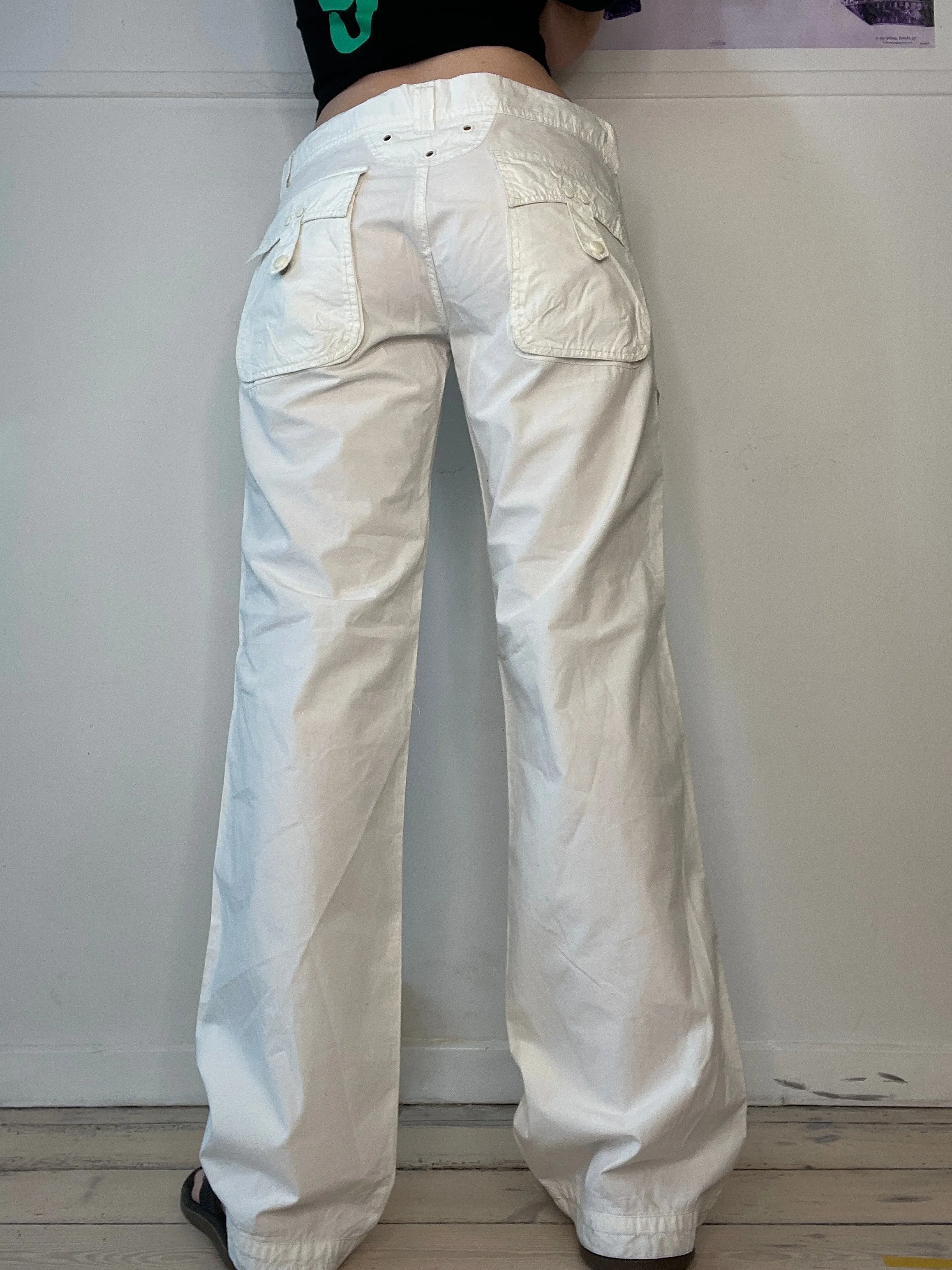 low-waisted loose fit cargo pants