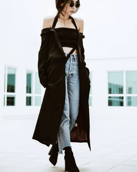 Off-the-shoulders coat